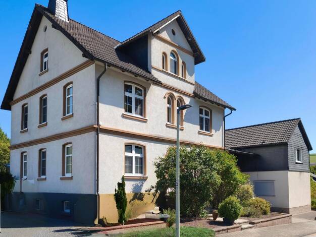 Einfamilienhaus zum Kauf 287.000 € 6 Zimmer 270 m² 925 m² Grundstück Dorlar Schmallenberg 57392