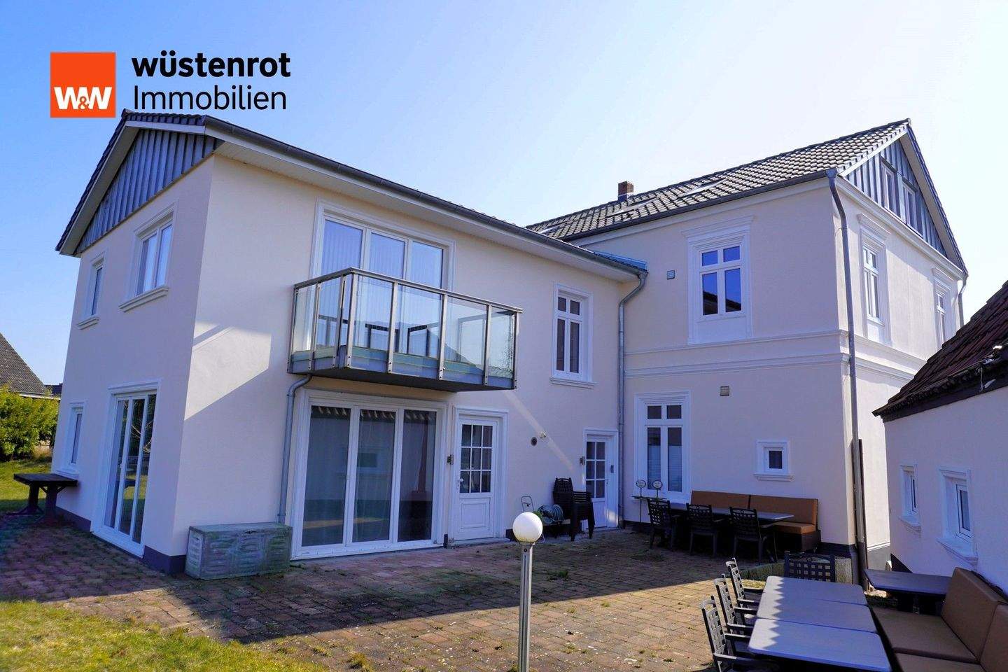 Immobilie in Süsel - Repräsentative Villa mit vielseitigen Nutzungsmöglichkeiten in Ostseenähe - 365 qm, 13 Zimmer - Große Familie - Generationswohnen - Wohnen & Arbeiten  - Bild 2