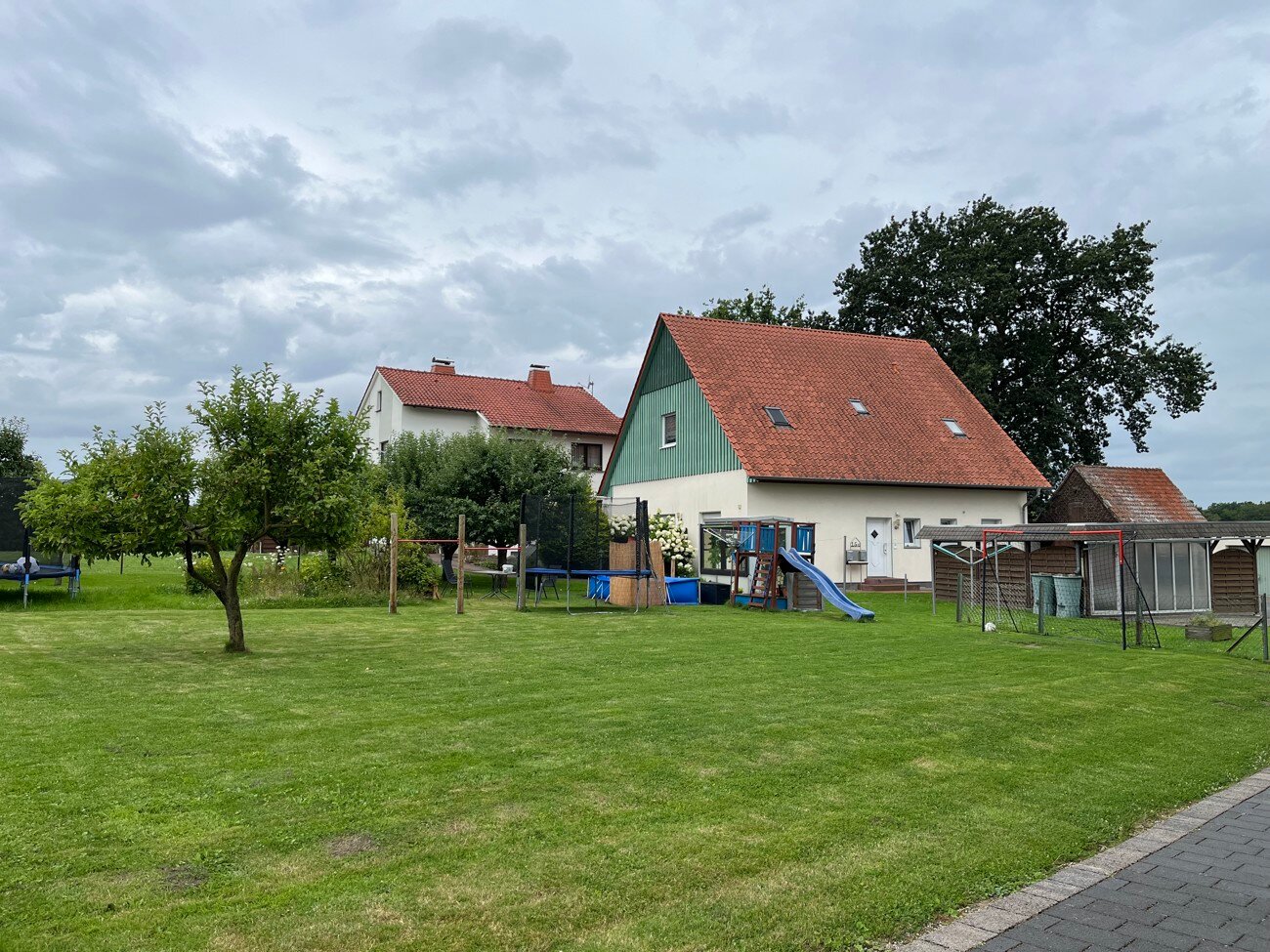 Mehrfamilienhaus zum Kauf als Kapitalanlage geeignet 749.000 € 17 Zimmer 546 m²<br/>Wohnfläche 32.030 m²<br/>Grundstück Uffeln Vlotho 32602