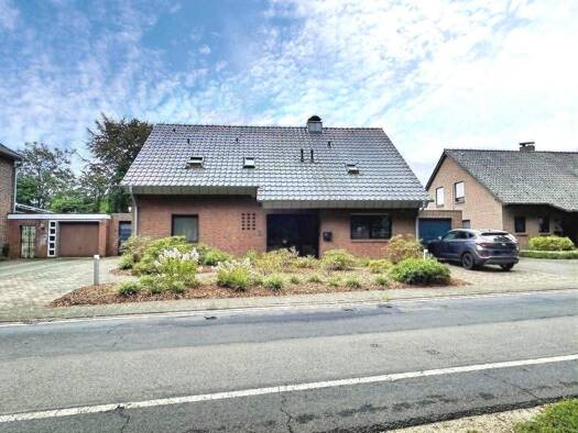 Mehrfamilienhaus zum Kauf 499.000 € 7 Zimmer 207 m² 670 m² Grundstück Schneppenbaum Bedburg-Hau 47551