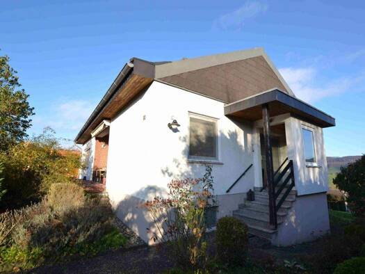 Bungalow zum Kauf 119.000 € 5 Zimmer 106 m² 593 m² Grundstück Bürgermeister-Kassebeere-Straße 10 Holzen Eschershausen 37632