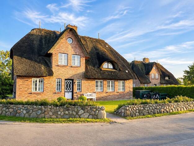 Haus zum Kauf 12 Zimmer 560 m² 1.934 m² Grundstück Utersum 25938