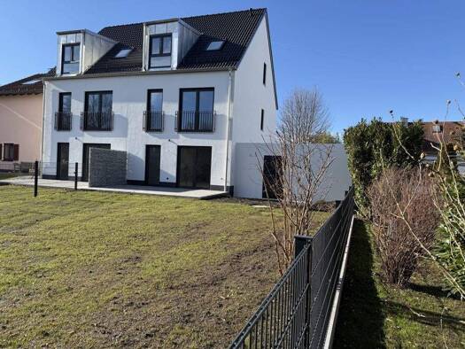 Reihenendhaus zur Miete - Erstbezug 2.650 € 5 Zimmer 126 m² 360 m² Grundstück frei ab 01.03.2026 Erding 85435