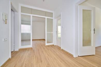 Wohnung zur Miete 595 € 2 Zimmer 64 m² 1. Geschoss frei ab sofort Straubing Straubing 94315