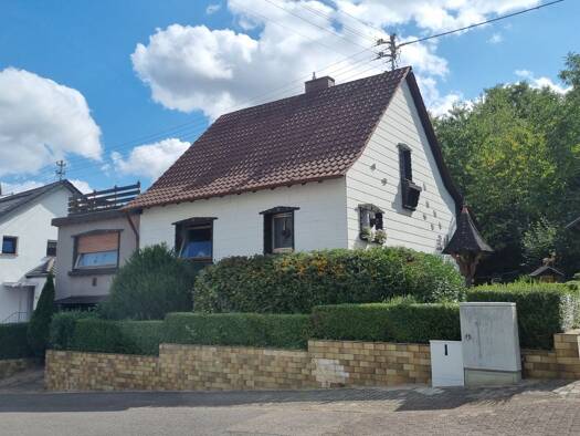 Einfamilienhaus zum Kauf 185.000 € 7 Zimmer 127 m² 493 m² Grundstück Schwalbach Schwalbach 66773