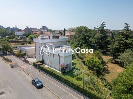 Reihenmittelhaus zum Kauf 730.000 € 11 Zimmer 220 m² 220 m² Grundstück Verona 37139