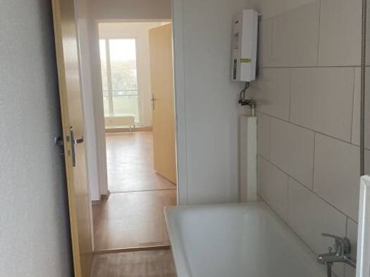 Wohnung zur Miete 330 € 3 Zimmer 60 m² frei ab sofort Langeneichstädt Mücheln (Geiseltal) 06268