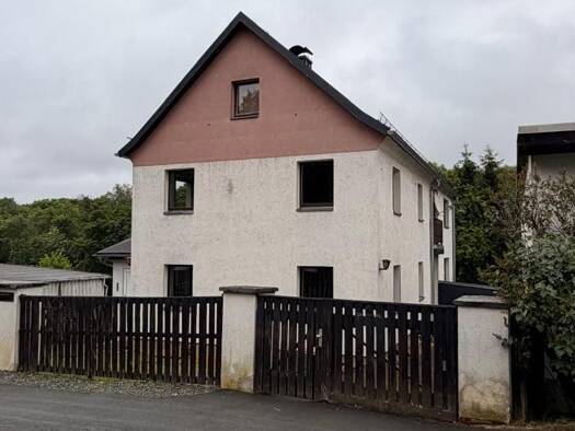 Haus zum Kauf 349.000 € 11 Zimmer 280 m² 1.411 m² Grundstück Südvorstadt Plauen 08527