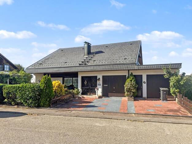 Einfamilienhaus zum Kauf 398.000 € 4 Zimmer 137,5 m² 556 m² Grundstück Engelsbrand Engelsbrand 75331