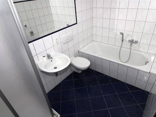 Wohnung zur Miete 630 € 4 Zimmer 104,5 m² Scharnhorststraße 2 Westend Plauen 08523