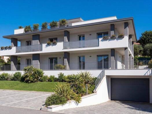 Terrassenwohnung zum Kauf 370.000 € 3 Zimmer 125 m² Caprino Veronese 37013