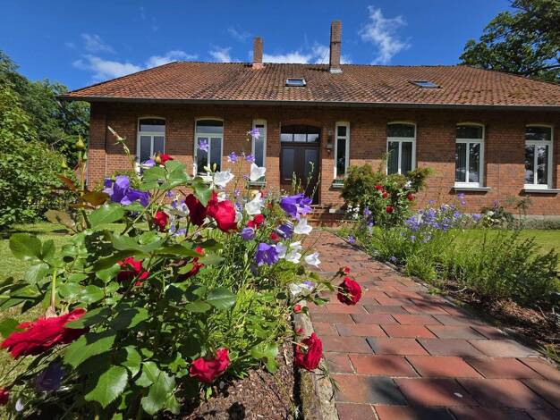 Einfamilienhaus zum Kauf provisionsfrei 285.000 € 12 Zimmer 219 m² 1.317 m² Grundstück frei ab 31.07.2026 Hansen Uelzen 29525
