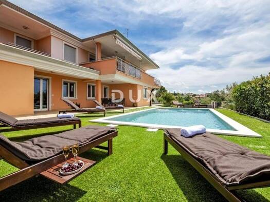 Einfamilienhaus zur Miete 3.000 € 5 Zimmer 550 m² Rovinj 52210