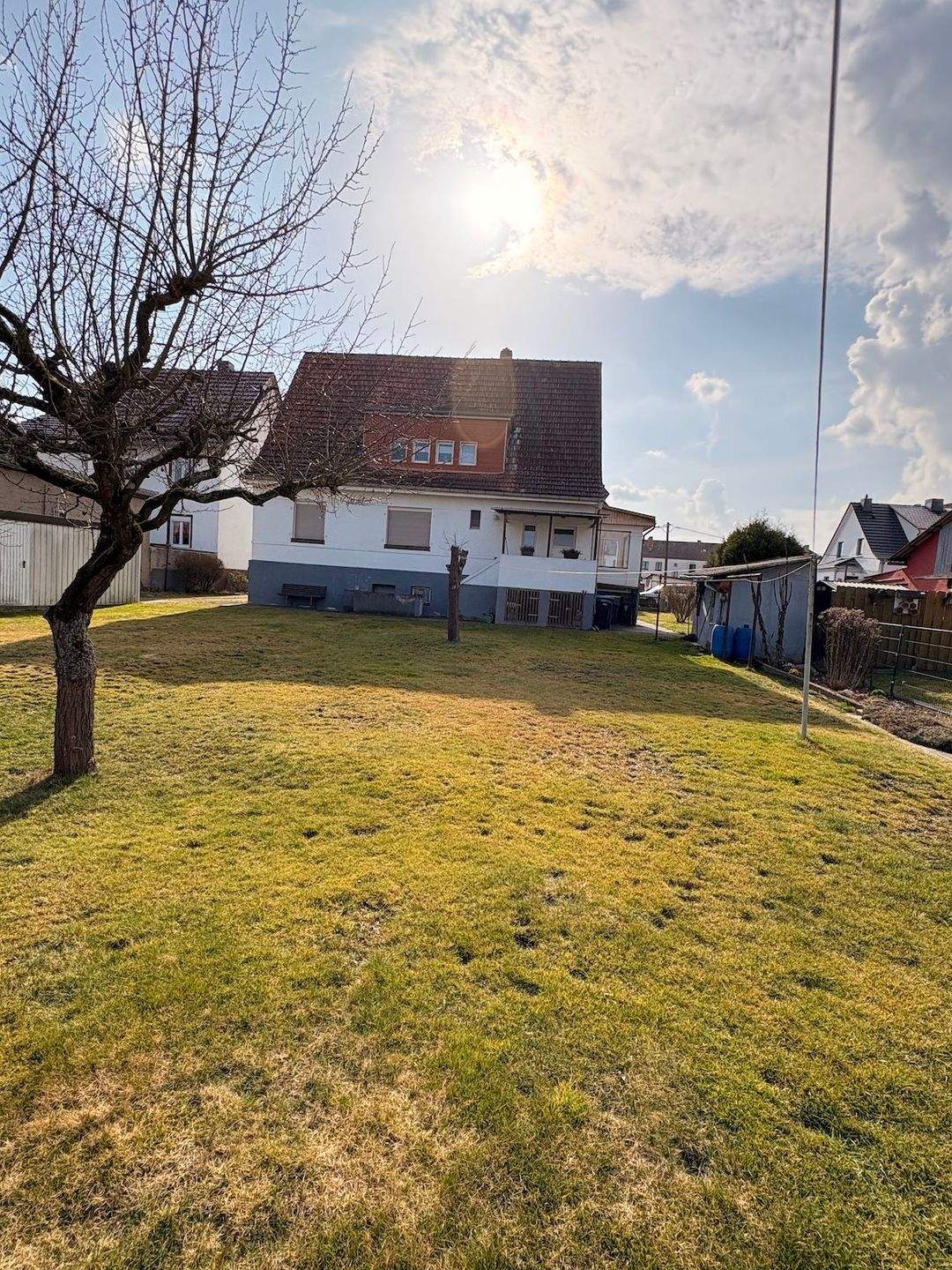 Immobilie in Gerstungen - Zeitlos schönes Ein-/ oder Zweifamilienhaus auf sonnenverwöhntem Grundstück - Bild 1