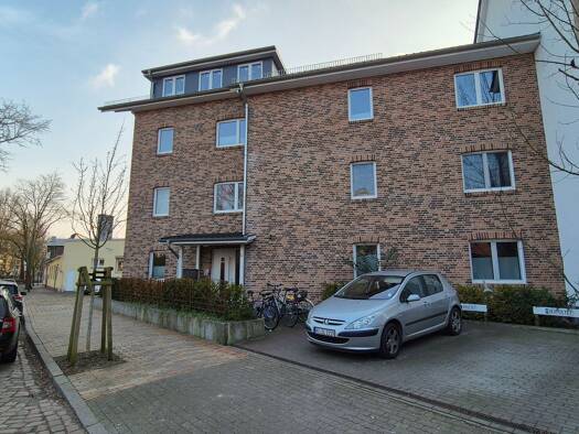 Wohnung zur Miete 898 € 2 Zimmer 74 m² Geschoss 1/2 frei ab 01.02.2026 Fritz-Reuter-Straße 18 Elmshorn 25335