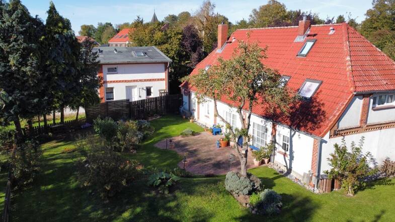 Mehrfamilienhaus zum Kauf 374.700 € 16 Zimmer 379 m² 1.951 m² Grundstück Kritzkow Laage 18299