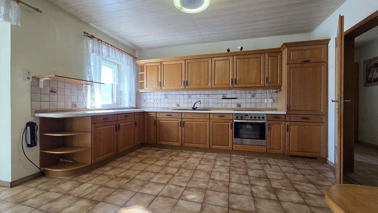 Immobilie in Teublitz - Sanierungsbedürftige Doppelhaushälfte mit zwei abgeschlossenen Wohneinheiten bietet viel Potential - Bild 2