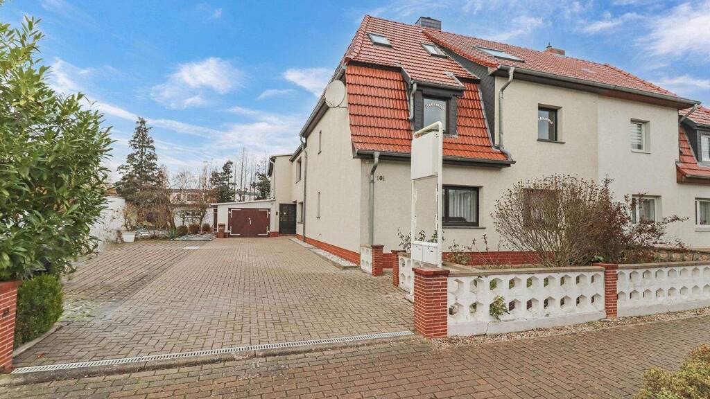 Doppelhaushälfte zum Kauf 225.000 € 8 Zimmer 202 m² 849 m² Grundstück Wahrburg Stendal 39576