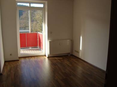Wohnung zur Miete 240 € 1 Zimmer 39,3 m² 1. Geschoss frei ab sofort Oelsnitz Oelsnitz 08606