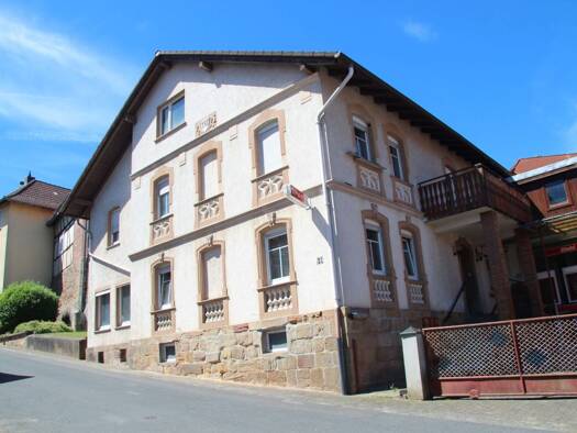 Haus zum Kauf 115.000 € 8 Zimmer 158 m² 945 m² Grundstück Langenschwarz Burghaun 36151