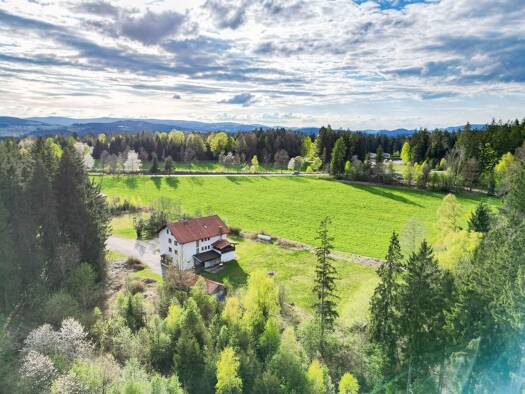 Einfamilienhaus zum Kauf 390.000 € 15 Zimmer 628 m² 6.552 m² Grundstück frei ab sofort Regen Regen 94209