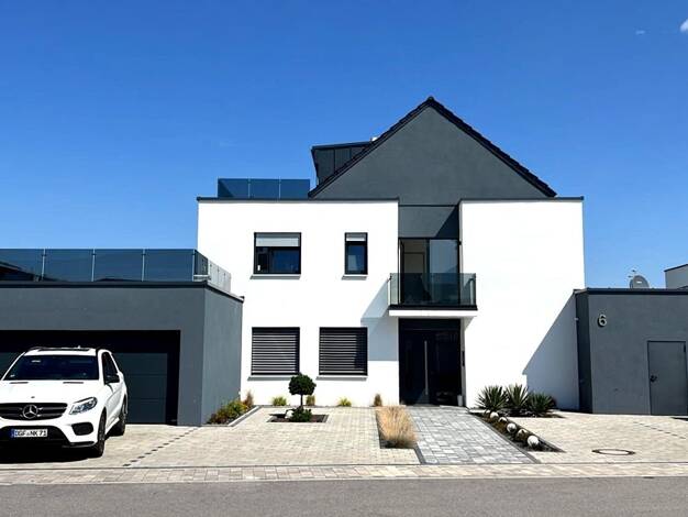 Haus zum Kauf provisionsfrei 1.330.000 € 10 Zimmer 356,4 m² 646 m² Grundstück Haidlfing Wallersdorf 94522