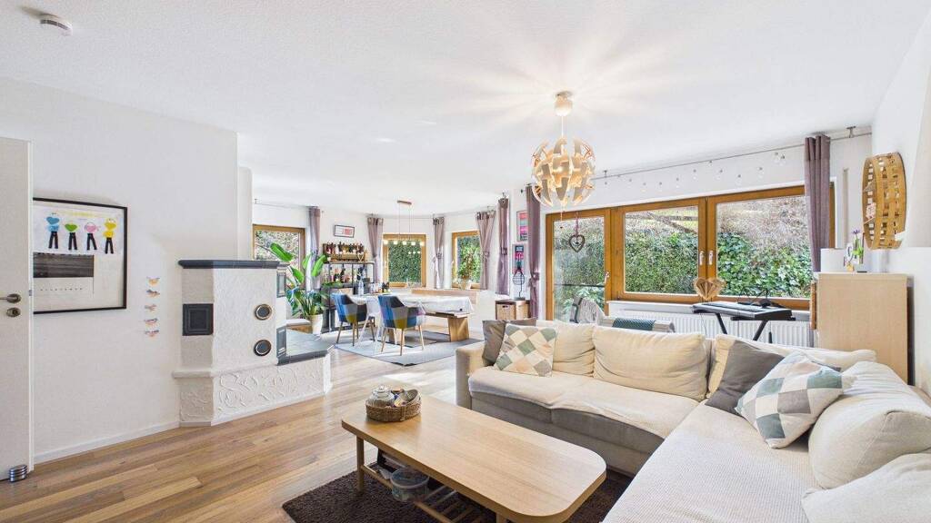 Viel Platz für die Familie - großzügige DHH am Ortsrand