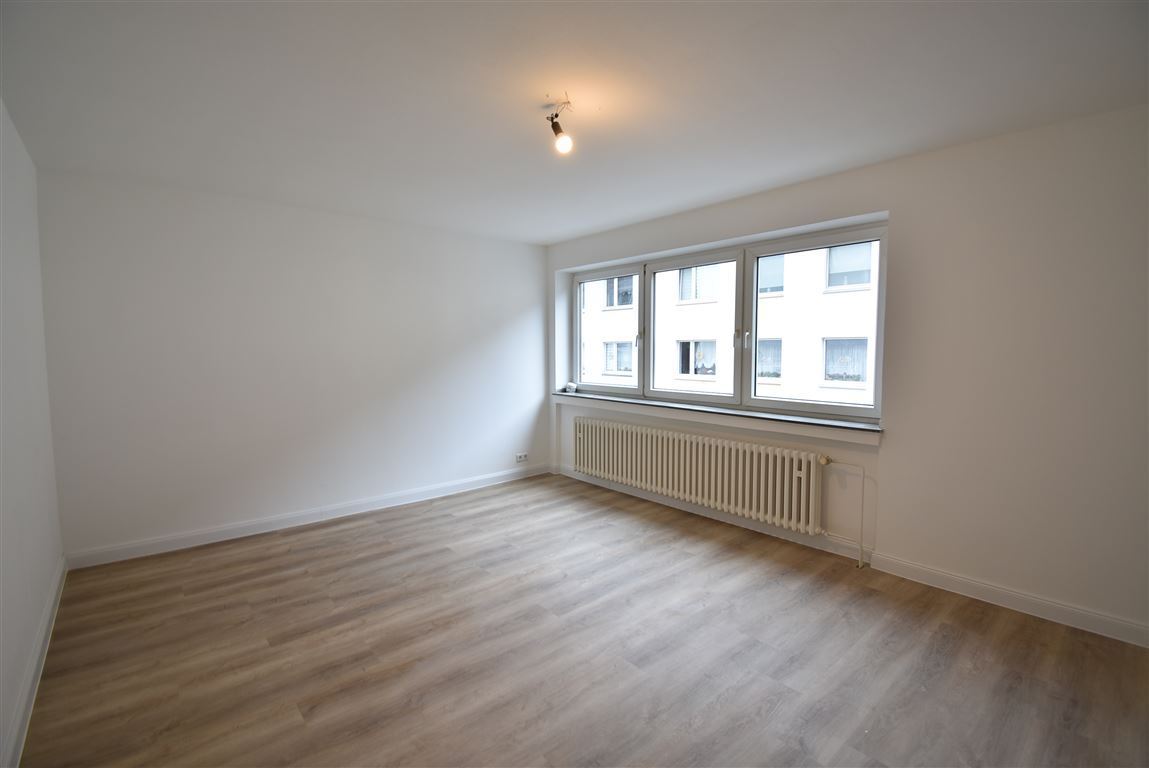 Wohnung zur Miete 675 € 2 Zimmer 61 m²<br/>Wohnfläche 1.<br/>Geschoss ab sofort<br/>Verfügbarkeit Siemensstr. 22 Altendorf Essen 45143