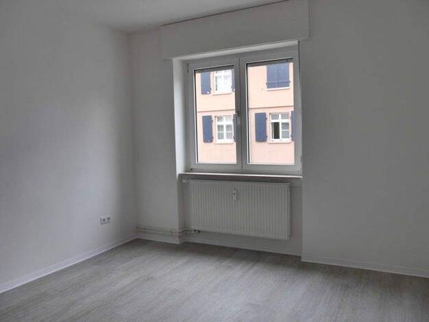 Wohnung zur Miete 363 € 1 Zimmer 32,5 m² 1. Geschoss frei ab 04.01.2026 Freigerichtstr. 81 Hanau 63450