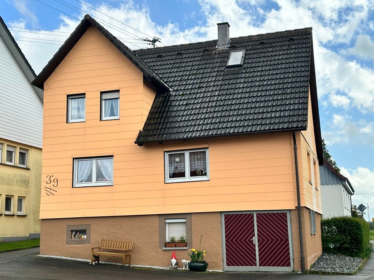 Einfamilienhaus zum Kauf 159.000 € 5 Zimmer 120 m²<br/>Wohnfläche 349 m²<br/>Grundstück Weiden Dornhan / Marschalkenzimmern 72175