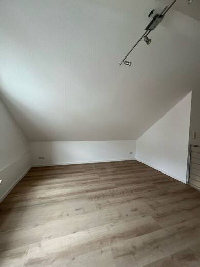 Maisonette zur Miete 1.100 € 3 Zimmer 74 m² Geschoss 2/2 frei ab 01.10.2025 Schwanheim Frankfurt am Main 60529
