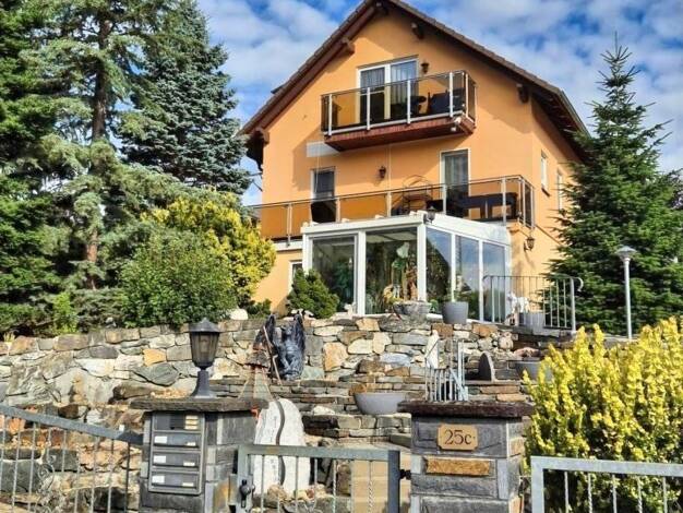 Medizinisches Gebäude zum Kauf als Kapitalanlage geeignet 750.000 € 10 Zimmer 100 m² 2.145 m² Grundstück Netzschkau 08491