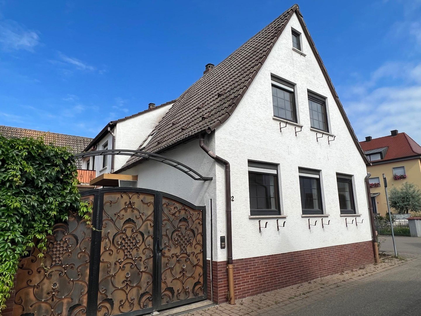 Mehrfamilienhaus zum Kauf provisionsfrei 339.000 € 6,5 Zimmer 205 m²<br/>Wohnfläche 512 m²<br/>Grundstück Neustraße 12 Venningen 67482