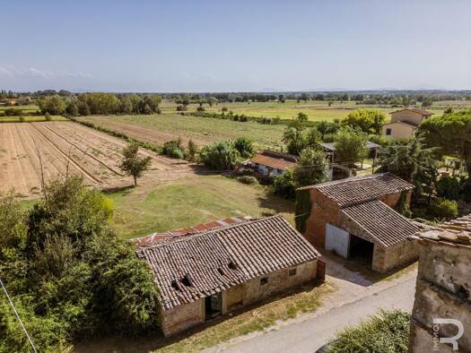 Bauernhaus zum Kauf 124.000 € 1 Zimmer 270 m² 13.000 m² Grundstück frei ab sofort Cortona 52044