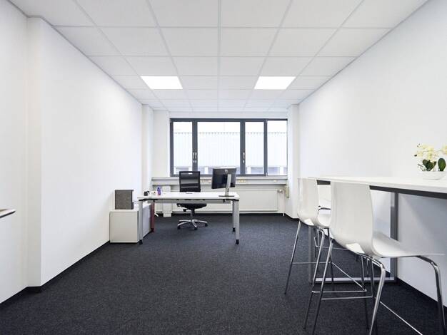 Bürofläche zur Miete 569 € 28,7 m² Bürofläche teilbar ab 28,7 m² Carl-Zeiss-Straße 5 Fellbach Fellbach 70736
