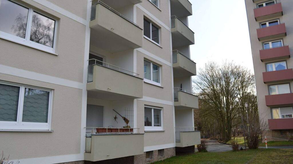 Wohnung zur Miete 390 € 2 Zimmer 56,1 m² 1. Geschoss frei ab sofort Orleansstraße 2 a Innenstadt Hof 95028