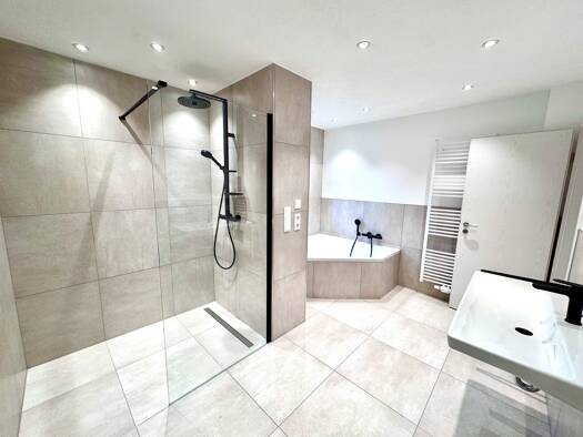 Wohnung zur Miete 1.500 € 4 Zimmer 135 m² Geschoss EG/3 frei ab sofort Umbachsweg 18 Bettenhausen Kassel 34123