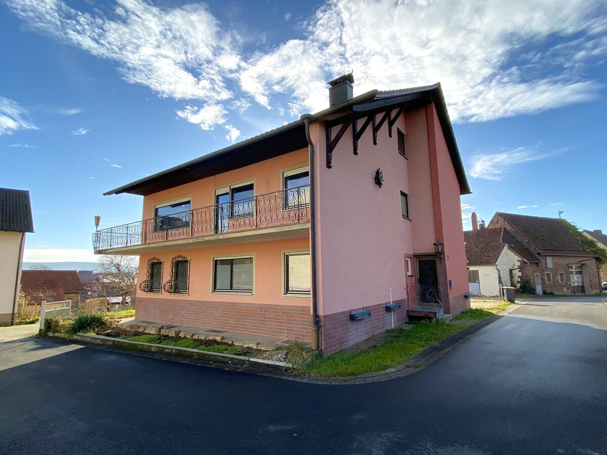 Einfamilienhaus zum Kauf 295.000 € 6 Zimmer 149 m²<br/>Wohnfläche 368 m²<br/>Grundstück Oberschwarzach Oberschwarzach 97516