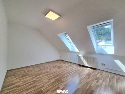Wohnung zur Miete 1.108 € 4 Zimmer 134 m² Steinfeld 9754
