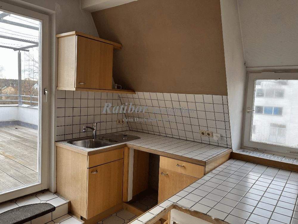 Immobilie in Roth - Außergewöhnliche und sehr großzügige 5 Zimmer Mansardenwohnung mit Dachterrasse und Wintergarten - Bild 3