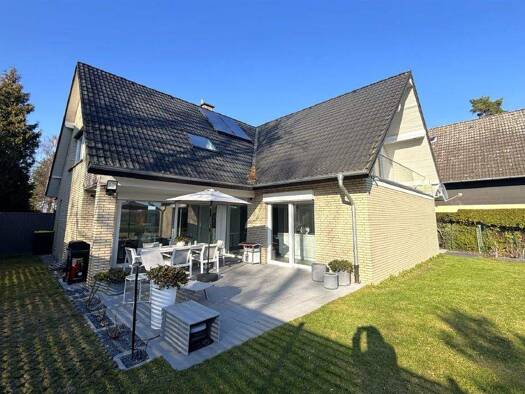 Einfamilienhaus zum Kauf 650.000 € 6,5 Zimmer 249 m² 1.579 m² Grundstück frei ab 01.07.2026 Ehrentrup Lage 32791