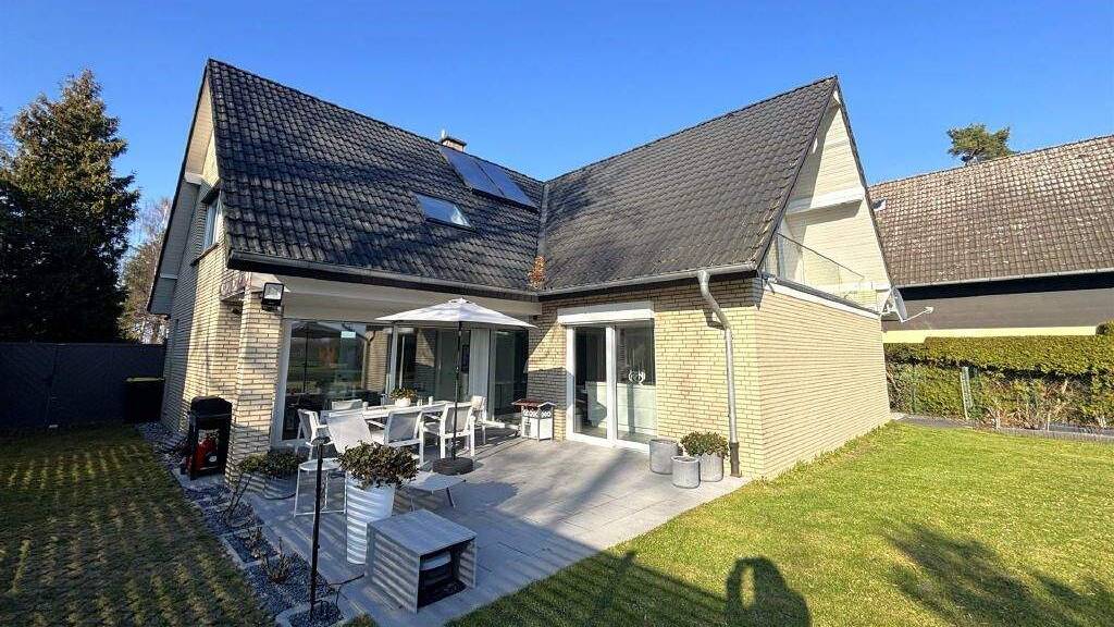 Einfamilienhaus zum Kauf 650.000 € 6,5 Zimmer 249 m² 1.579 m² Grundstück frei ab 01.07.2026 Ehrentrup Lage 32791