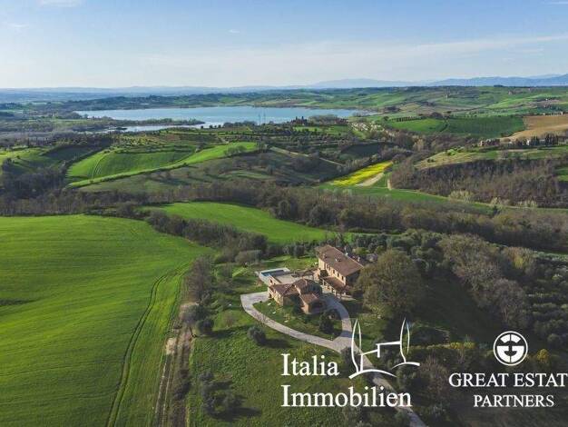 Bauernhaus zum Kauf 3.000.000 € 32 Zimmer 965 m² 118.953 m² Grundstück Castiglione del Lago 06061