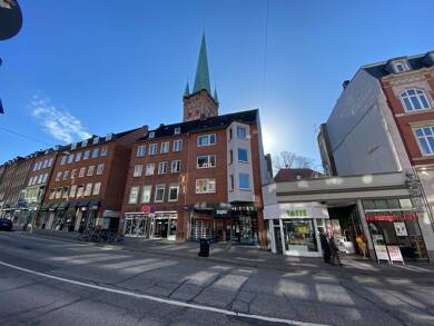 Wohn- und Geschäftshaus zum Kauf als Kapitalanlage geeignet 2.500.000 € 746,4 m² 250 m² Grundstück Lübeck 23552