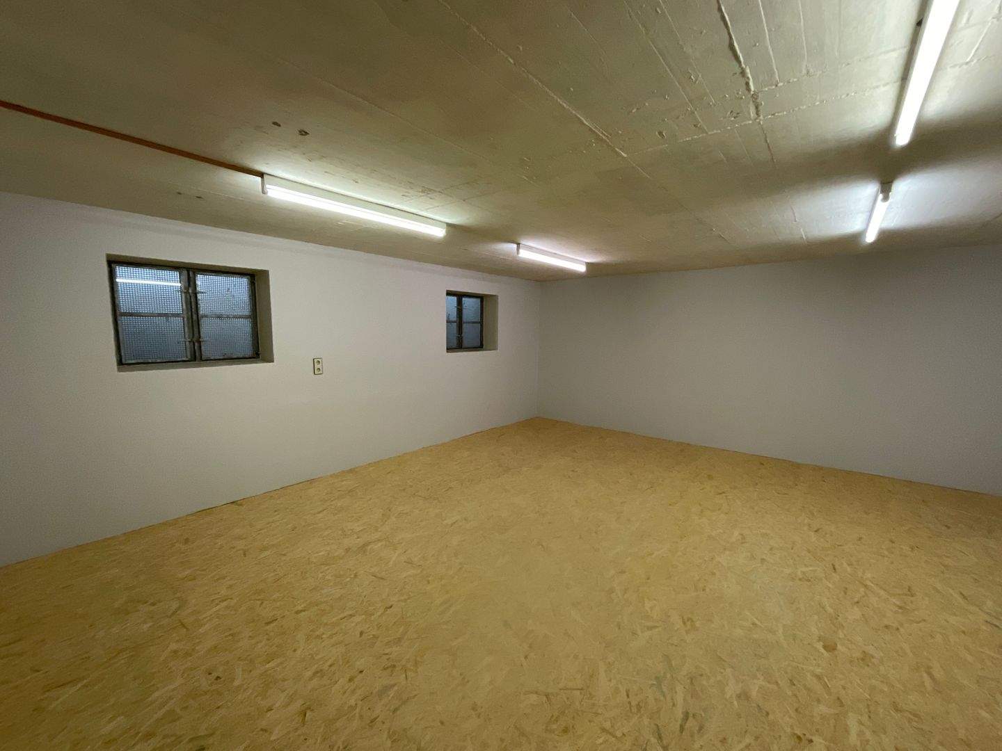 Immobilie in Leipheim - Viel Platz für Ihre Träume - Geräumiges 2-Fam. Haus mit DGG in Topp - in A8 Nähe! Sofort frei! - Bild 1