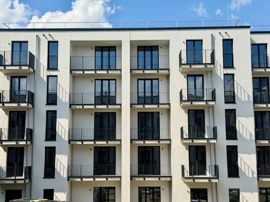 Wohnung zur Miete - Erstbezug nur mit Wohnberechtigungsschein 1.094 € 5 Zimmer 109,1 m² 4. Geschoss frei ab 16.11.2026 Konrad-Wolf-Straße 42 Alt-Hohenschönhausen Lichtenberg 13055