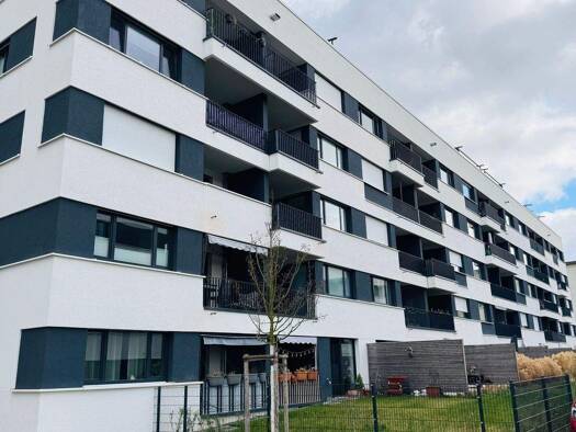Wohnung zur Miete 1.092 € 4 Zimmer 91 m² EG frei ab 01.06.2026 Heinrich-Schütz-Straße 14 Lutherplatz Halle (Saale) 06110