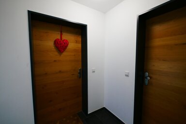 Wohnung zur Miete 962 € 2 Zimmer 66,3 m² 1. Geschoss frei ab 01.04.2025 Glasberg 12b Kolbermoor 83059