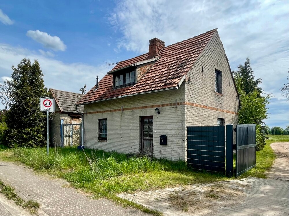 Einfamilienhaus zum Kauf 23.000 € 4 Zimmer 77 m²<br/>Wohnfläche 500 m²<br/>Grundstück Hohenberg-Krusemark Hohenberg-Krusemark 39596