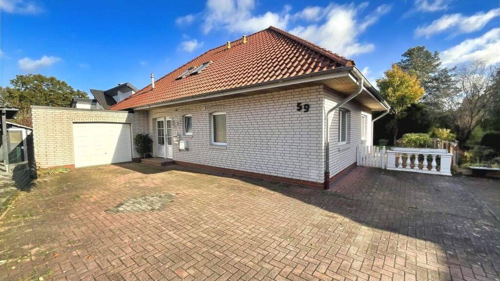 Einfamilienhaus zum Kauf 265.000 € 8 Zimmer 202,3 m² 688 m² Grundstück frei ab sofort Strücklingen Saterland 26683